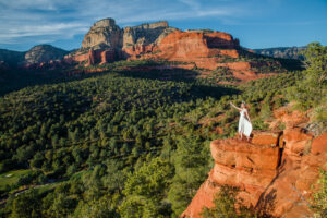 d 5d0384 From Boardroom to Woowoo: Instagram’s Viral Crystal Goddess Opens Sedona’s Most Enchanting Jewelry Boutique