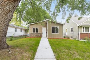 547 blair ave front yard view Schedule a Tour with Glow Tiny Homes: Saint Paul's First Modern Tiny Homes